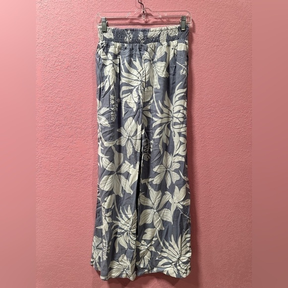 KIWI & PUNCH Blue/White Hawaiian Floral Print Flared Pants Size M NWT - Picture 2 of 5